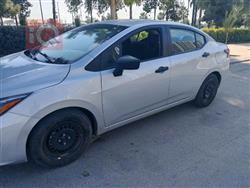 نيسان فيرسا